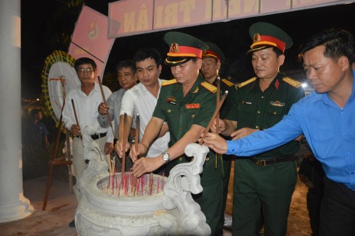 Tuổi trẻ LLVT: Thắp nén tri ân các anh hùng liệt sỹ