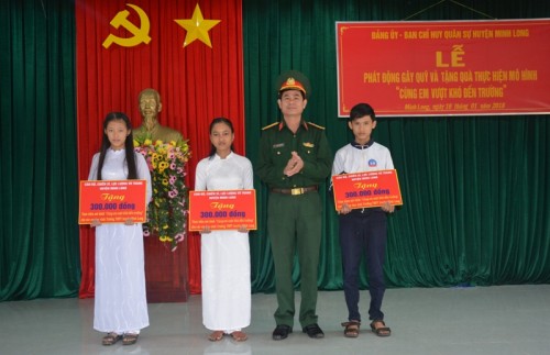 Minh Long phát động phong trào “Cùng em vượt khó đến trường”