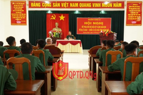 Quân khu 5 đối thoại dân chủ với cán bộ, chiến sĩ cơ quan đơn vị trực thuộc Bộ CHQS tỉnh Quảng Ngãi.