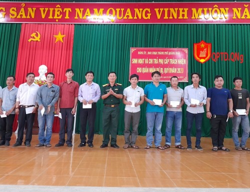 Ban CHQS thành phố Quảng Ngãi công bố Quyết định bổ nhiệm, miễn nhiệm, thăng quân hàm và giải ngạch Sĩ quan dự bị.