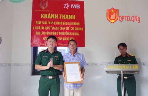 BÀN GIAO NHÀ “ĐẠI ĐOÀN KẾT” CHO HỘ NGHÈO