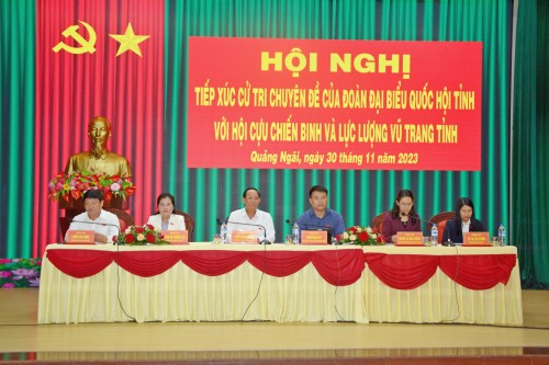 ĐOÀN ĐẠI BIỂU QUỐC HỘI TỈNH QUẢNG NGÃI TIẾP XÚC CỬ TRI CHUYÊN ĐỀ SAU KỲ HỌP THỨ 6