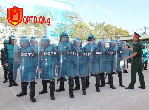 Ban CHQS thành phố tổ chức tập huấn, huấn luyện sử dụng công cụ hỗ trợ đối với lực lượng dân quân thường trực