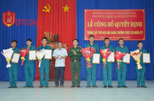 Công bố Quyết định thành lập các Tiểu đội Dân quân thường trực của 6 xã, phường