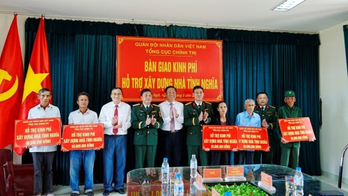 TỔNG CỤC CHÍNH TRỊ TRAO KINH PHÍ HỖ TRỢ XÂY NHÀ TÌNH NGHĨA TẠI QUẢNG NGÃI.