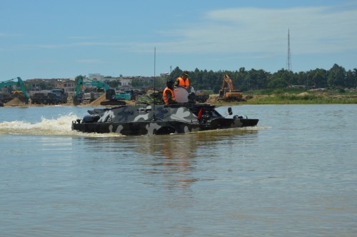 Bộ chỉ huy Quân sự tỉnh vừa tổ chức nghiệm thu việc nâng cấp, cải tiến và đồng bộ xe Thiết giáp loại BRĐM-2