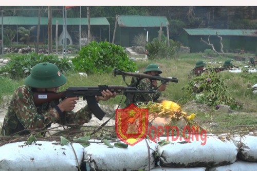 Ban CHQS huyện Lý Sơn tổ chức diễn tập chiến thuật, có sử dụng đạn hơi, thuốc nổ cho đại đội Bộ binh 1.