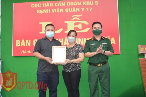  Cục Hậu cần Quân khu 5 bàn giao “Nhà tình nghĩa” .