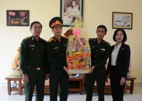 Hội đồng nhân dân tỉnh, UBND tỉnh,  UBMTTQVN tỉnh thăm, tặng quà, chúc Tết tại huyện đảo Lý Sơn 