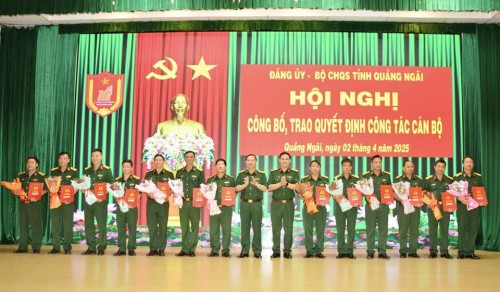 ĐẢNG ỦY- BỘ CHQS TỈNH QUẢNG NGÃI CÔNG BỐ TRAO QUYẾT ĐỊNH CÔNG TÁC CÁN BỘ