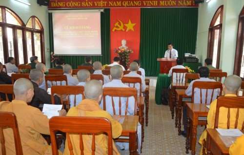 Bồi dưỡng kiến thức quốc phòng và an ninh cho hơn 120 chức sắc, nhà tu hành 