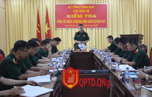 Cục bản đồ Bộ Tổng Tham mưu QĐND Việt Nam kiểm tra kết quả huấn luyện Địa hình quân sự năm 2023 tại Bộ CHQS tỉnh Quảng Ngãi. 