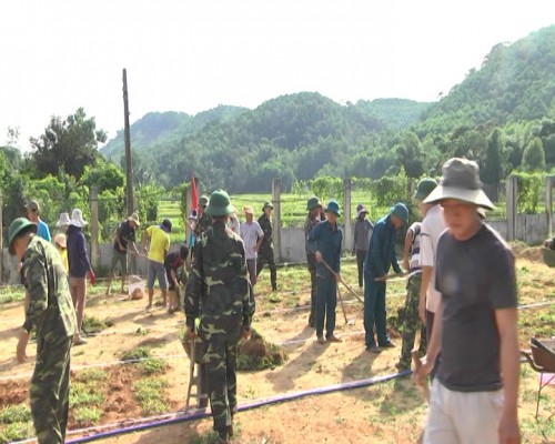 Sơn hà xây dựng công trình đoàn kết quân dân 