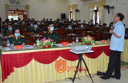 Tổng Cục Hậu cần, Cục quân y Bộ quốc phòng tập huấn, cung cấp kiến thức về dân số, chăm sóc sức khỏe sinh sản.