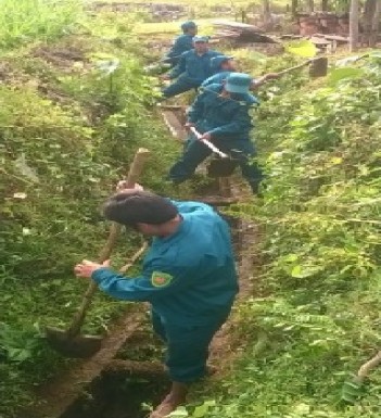 Lực lượng vũ trang huyện Minh Long ra quân làm  công tác dân vận