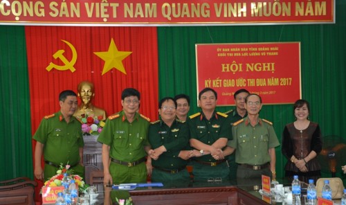 Khối thi đua LLVT tỉnh ký kết giao ước thi đua năm 2017