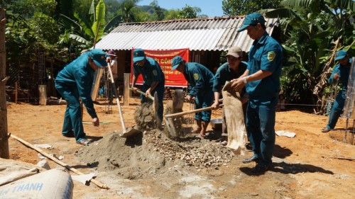 Ban CHQS huyện Sơn Hà khởi công xây dựng nhà tình nghĩa.