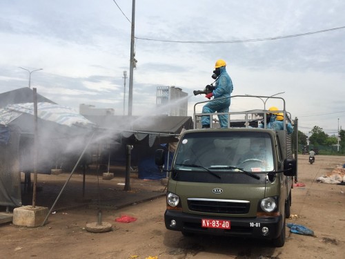 QUÂN KHU 5 PHUN THUỐC KHỬ KHUẨN TRÊN DIỆN RỘNG TRÊN ĐỊA BÀN TỈNH QUẢNG NGÃI.