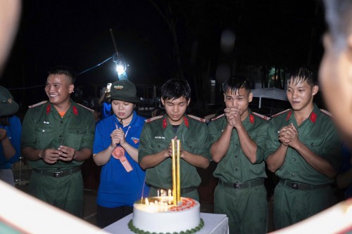 ẤM ÁP ĐÊM SINH NHẬT ĐỒNG ĐỘI CỦA BỘ ĐỘI CÔNG BINH