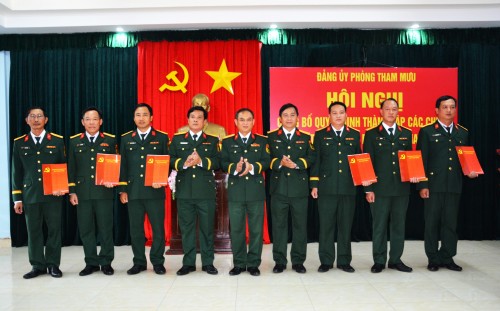 CÔNG BỐ QUYẾT ĐỊNH THÀNH LẬP CÁC CHI BỘ TRỰC THUỘC ĐẢNG BỘ PHÒNG THAM MƯU VÀ ĐẢNG BỘ PHÒNG HẬU CẦN – KỸ THUẬT