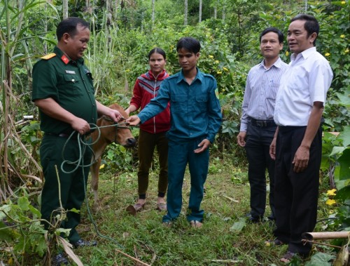 Bộ CHQS tỉnh Quảng Ngãi viện trợ giúp Bộ CHQS tỉnh Chăm-pa-sắc xây dựng một công trình doanh trại 