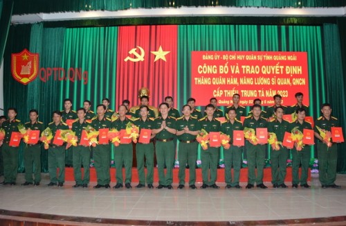 Hơn 100 sỹ quan, quân nhân chuyên nghiệp được thăng quân hàm, nâng lương năm 2023