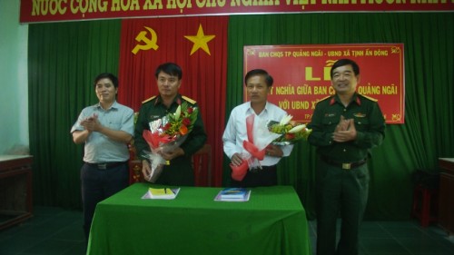  Ban chỉ huy quân sự Thành Phố Quảng Ngãi tổ chức lễ kết nghĩa với UBND xã Tịnh Ấn Đông.