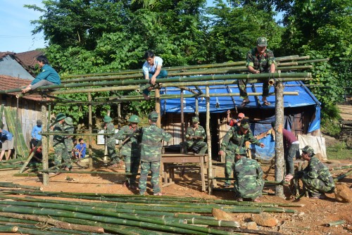 Lính trẻ tình nguyện ở Trà Ong