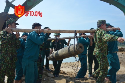 Bộ CHQS tỉnh Quảng Ngãi xử lý kịp thời quả bom phát hiện tại huyện Sơn Tịnh.