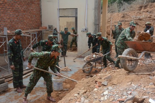 Tuổi trẻ Bộ Chỉ huy quân sự tỉnh tổ chức hành quân về xã Trà Khê, huyện Tây Trà.