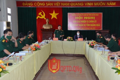 Bàn giao nhiệm vụ Chính ủy Bộ Chỉ huy Quân sự tỉnh 