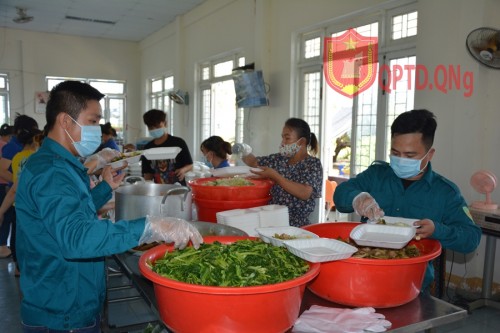 NHỮNG “ANH NUÔI” ĐẶC BIỆT TRONG KHU CÁCH LY