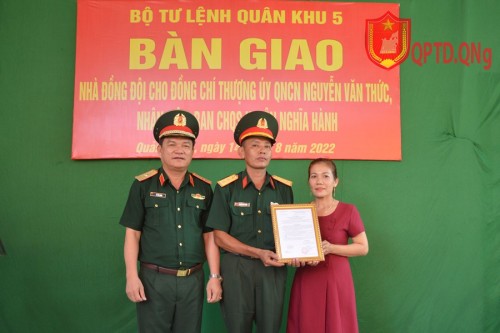Bàn giao “Nhà đồng đội” 