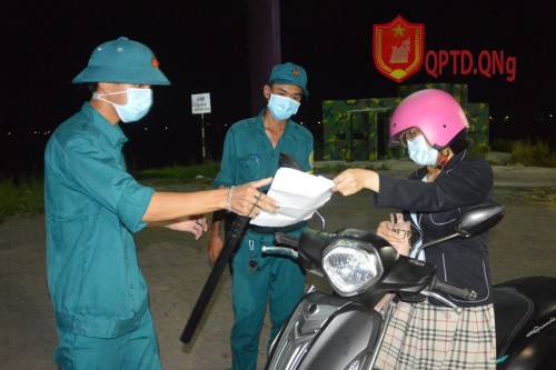 Chiến sỹ “Sao vuông” thầm lặng trên tuyến đầu phòng chống dịch bệnh covid-19.