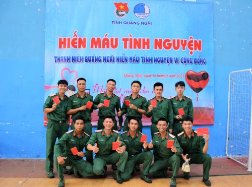 TUỔI TRẺ LLVT TỈNH QUẢNG NGÃI HĂNG HÁI THAM GIA NGÀY HỘI HIẾN MÁU TÌNH NGUYỆN