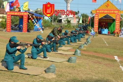 Mộ Đức huấn luyện dân quân tự vệ và làm công tác dân vận