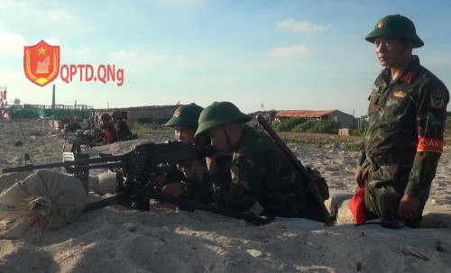 Lý Sơn tổ chức diễn tập chiến thuật, có bắn đạn thật cho Trung đội Bộ binh thuộc Đại đội Bộ binh 1.