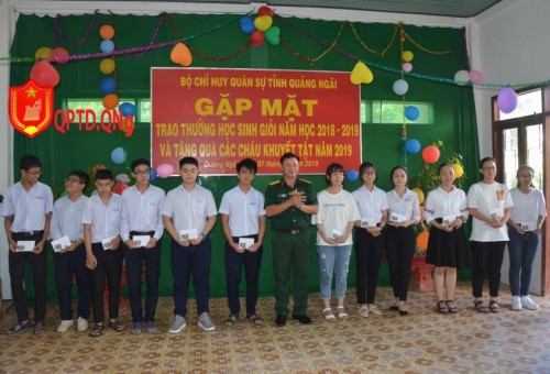 Gặp mặt, tuyên dương các cháu học sinh xuất sắc năm học 2018-2019. 