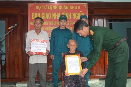 Bàn giao nhà tình nghĩa cho Mẹ việt nam anh hùng