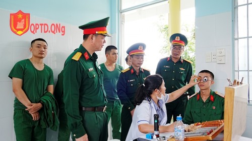 BỘ CHỈ HUY QUÂN SỰ TỈNH QUẢNG NGÃI KHÁM PHÚC TRA SỨC KHỎE CHIẾN SĨ MỚI. 