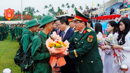 QUẢNG NGÃI TỔ CHỨC LỄ GIAO NHẬN QUÂN NĂM 2025 TRANG NGHIÊM, AN TOÀN