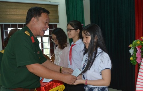 Gặp mặt, biểu dương học sinh giỏi năm học  2017- 2018.