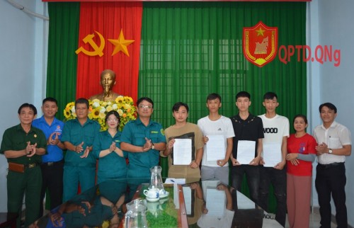 THÀNH PHỐ QUẢNG NGÃI: NHIỀU THANH NIÊN VIẾT ĐƠN TÌNH NGUYỆN NHẬP NGŨ