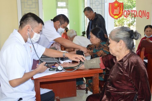 Tổ chức khám bệnh, cấp thuốc miễn phí cho đối tượng chính sách tại xã Nghĩa Hiệp, huyện Tư Nghĩa