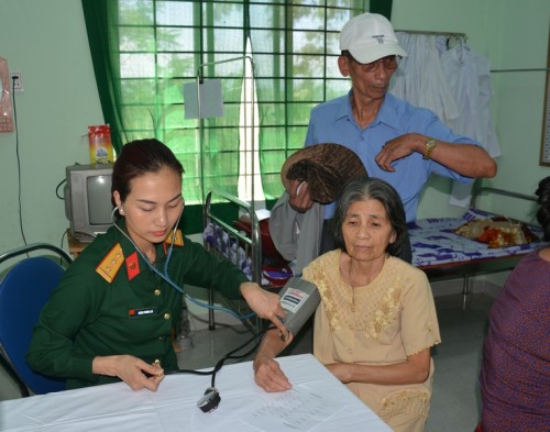 Hơn 2.700 người dân  được khám, cấp thuốc, tư vẫn sức khỏe miễn phí 