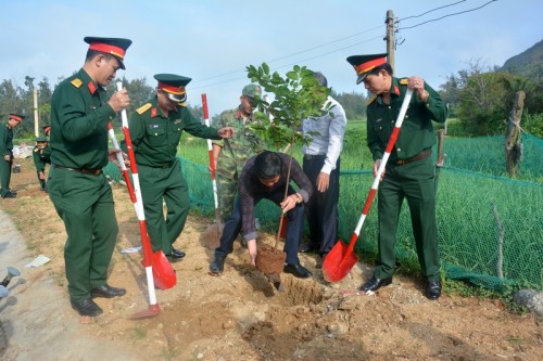 LLVT tỉnh phát động và ra quân Tết trồng cây