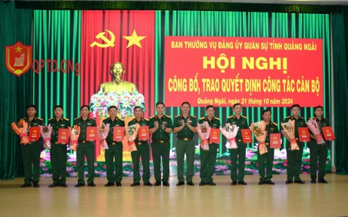 BAN THƯỜNG VỤ ĐẢNG ỦY QUÂN SỰ TỈNH QUẢNG NGÃI CÔNG BỐ, TRAO QUYẾT ĐỊNH VỀ CÔNG TÁC CÁN BỘ