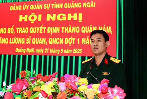 ĐẢNG ỦY QUÂN SỰ TỈNH QUẢNG NGÃI HỘI NGHỊ CÔNG BỐ, TRAO QUYẾT ĐỊNH THĂNG QUÂN HÀM, NÂNG LƯƠNG SĨ QUAN VÀ QUÂN NHÂN CHUYÊN NGHIỆP ĐỢT 1 NĂM 2025