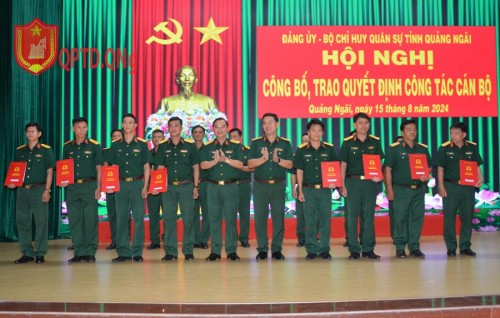 ĐẢNG ỦY - BỘ CHQS TỈNH QUẢNG NGÃI CÔNG BỐ, TRAO QUYẾT ĐỊNH CÔNG TÁC CÁN BỘ NĂM 2024. 