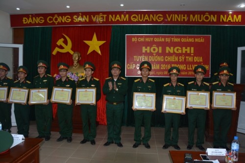  Bộ CHQS tỉnh  tổ chức gặp mặt, tuyên dương Chiến sỹ thi đua cấp cơ sở trong LLVT năm 2016.